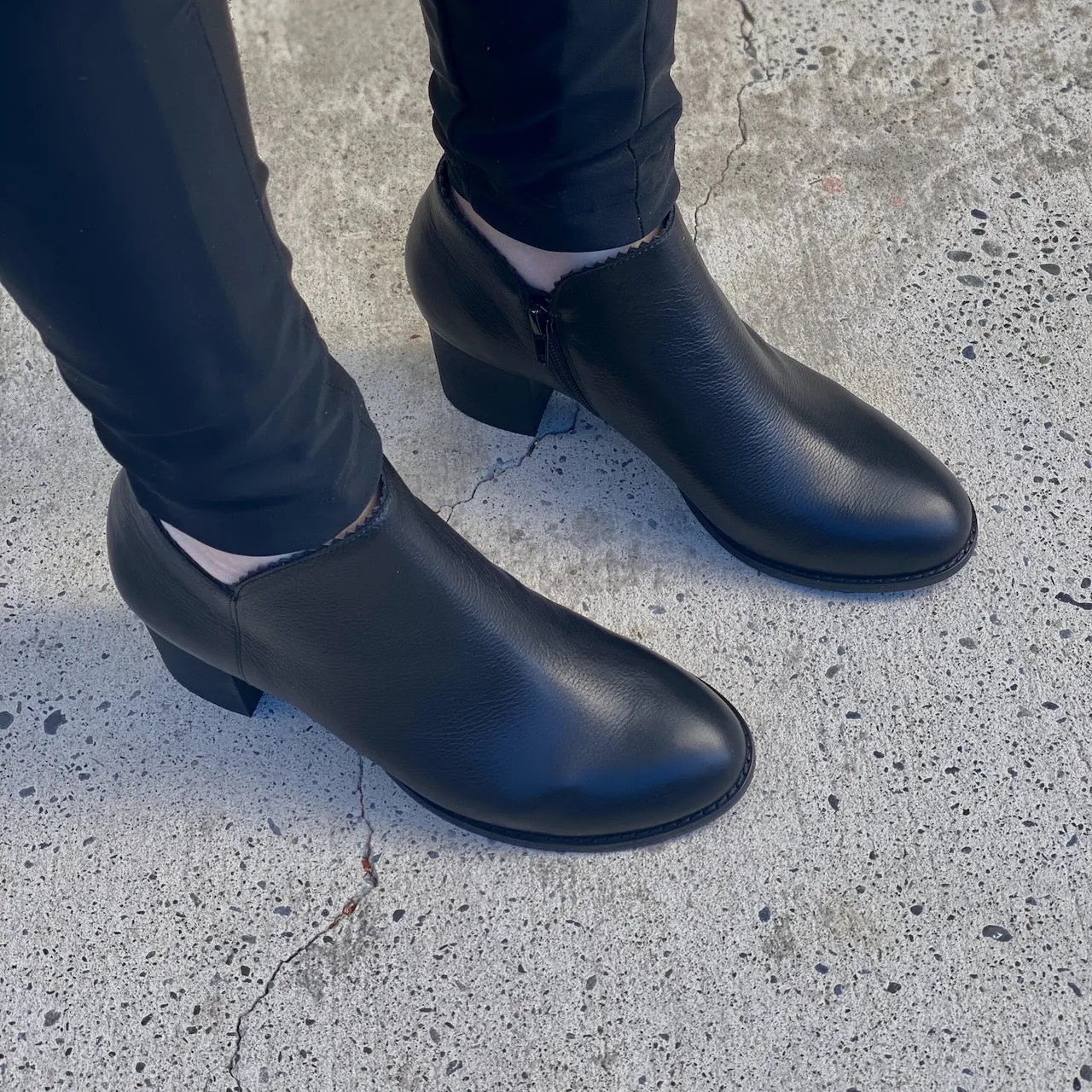 DJ Sharon BNH - ONLINE ONLY, Size 42