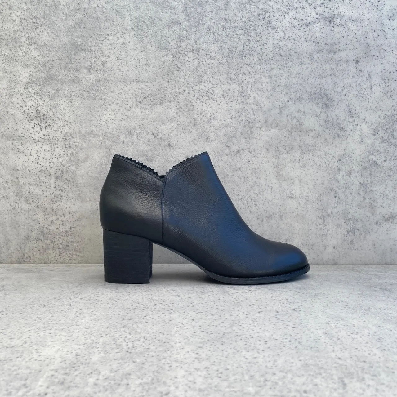 DJ Sharon BNH - ONLINE ONLY, Size 42