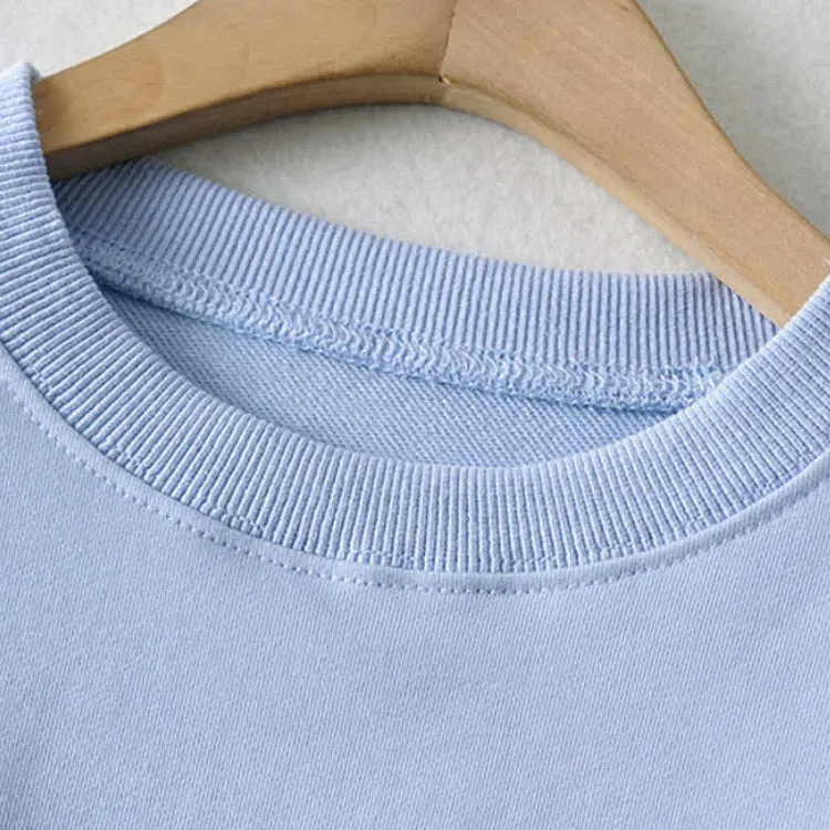 Elevate Everyday Comfort: Pure Color Round Neck Crop Sweatshirt - Your Stylish Companion in Cozy Moments! 💙👕